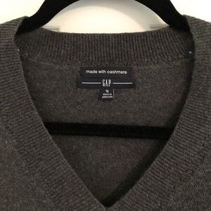 Gap long sleeve v neck pull over sweater cashmere blend grey